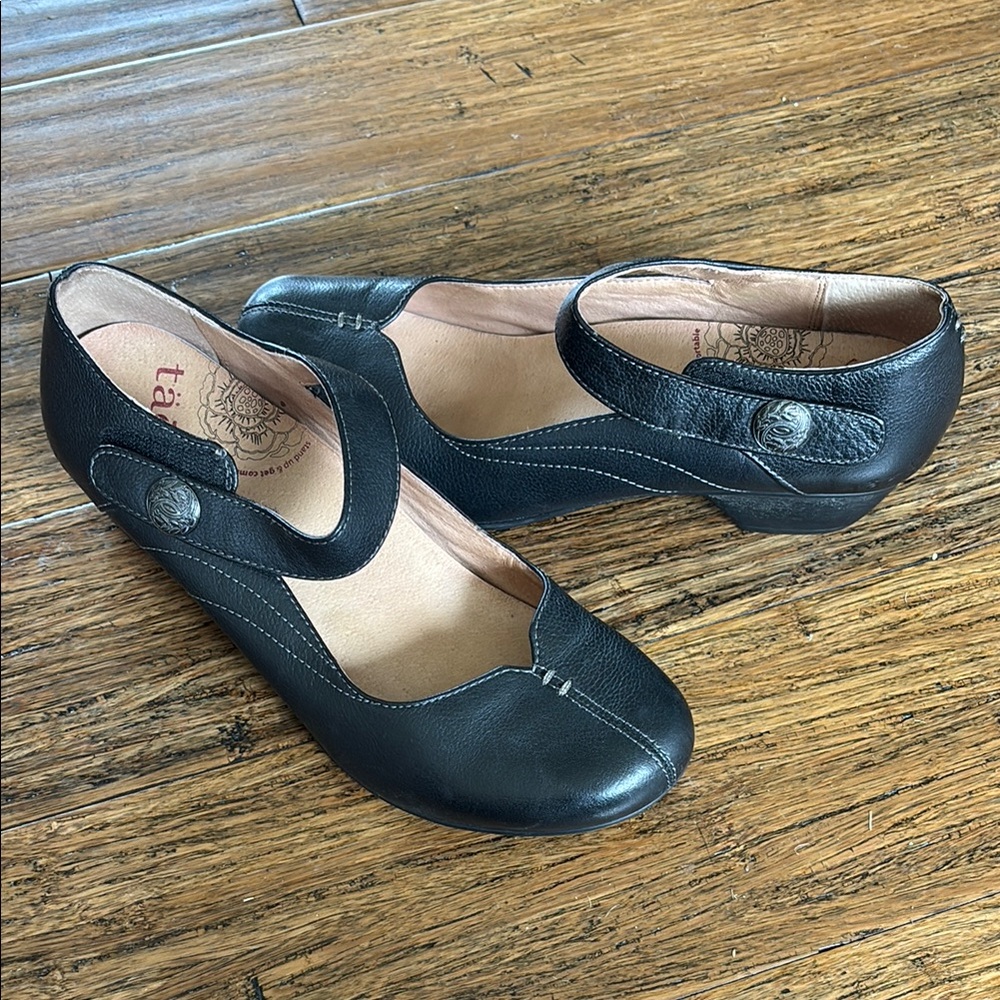 Taos Footwear Women's Black Mary Jane Shoes
